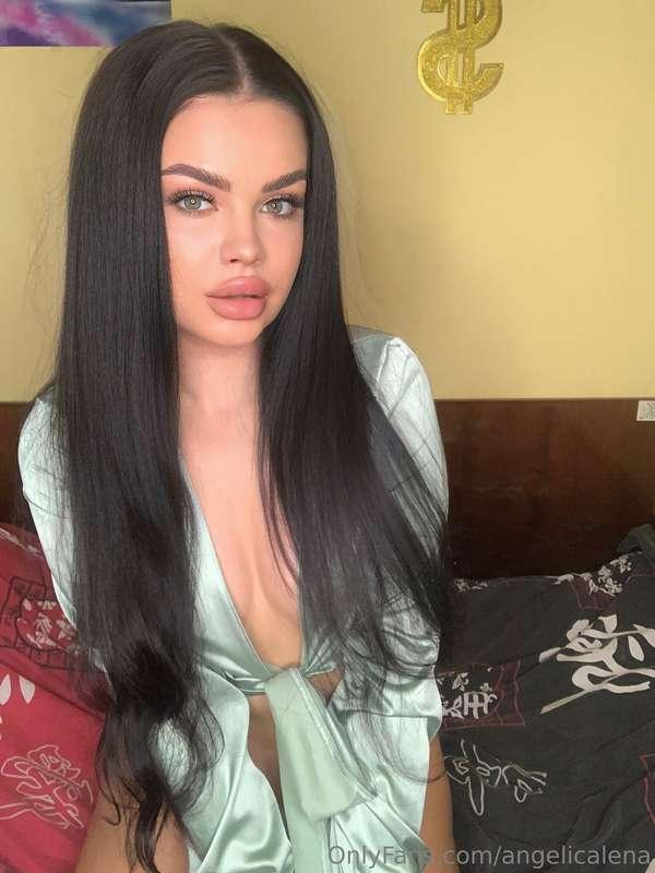 **pouty lips can never go wrong** 🤭🤭