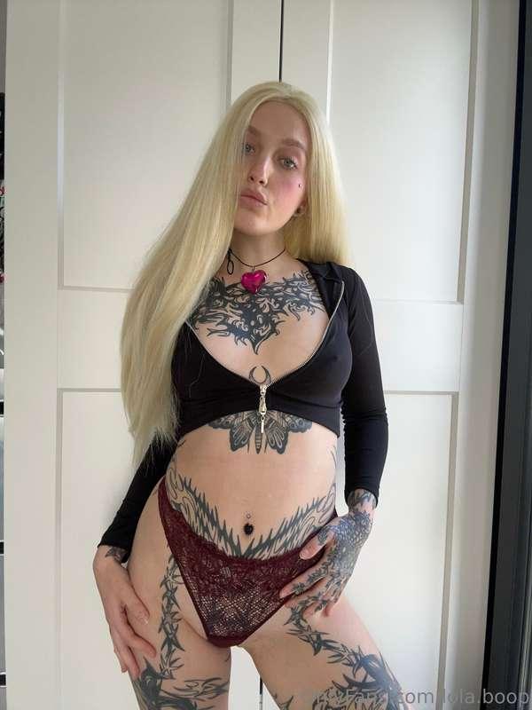 Wanna see more? Head over to my fee special site :) 

https:..