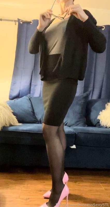 Ever want to have a sexy secretary? 😈💋