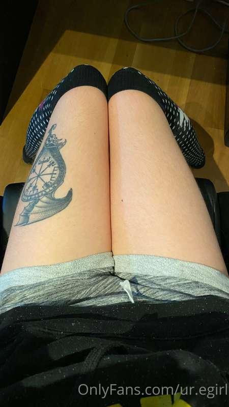 ✨gamer girl thighs✨
