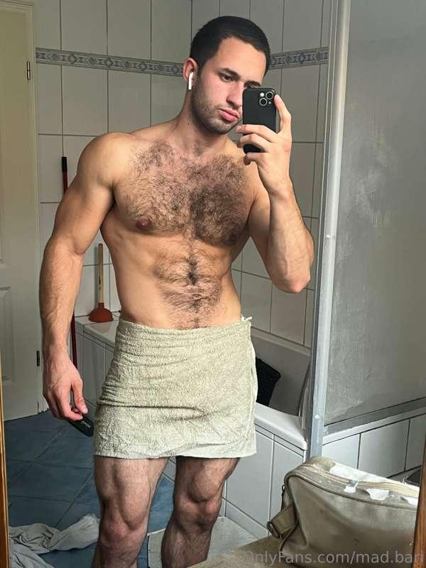 Post shower chill 🔥😋
