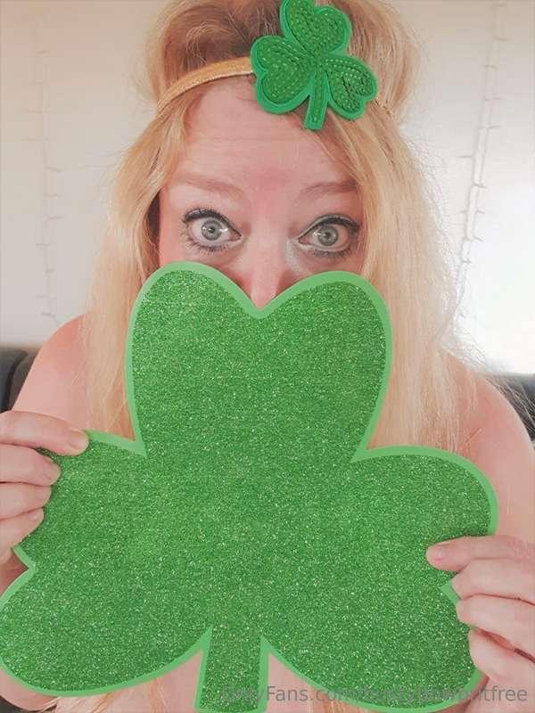 𝘊𝘢𝘯 𝘐 𝘴𝘩𝘰𝘸 𝘺𝘰𝘶 𝘮𝘺 𝘭𝘶𝘤𝘬𝘺 𝘤𝘩𝘢𝘳𝘮 ? 😜🍀