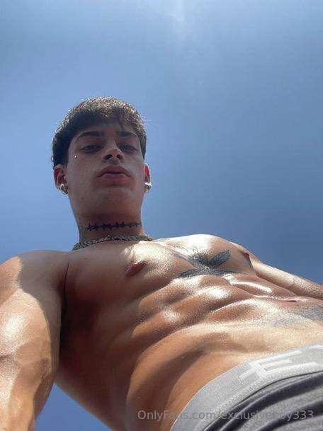 hoy me levanté a correr… me corro encima tuyo ? 🔥🙈