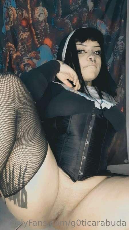 😈
