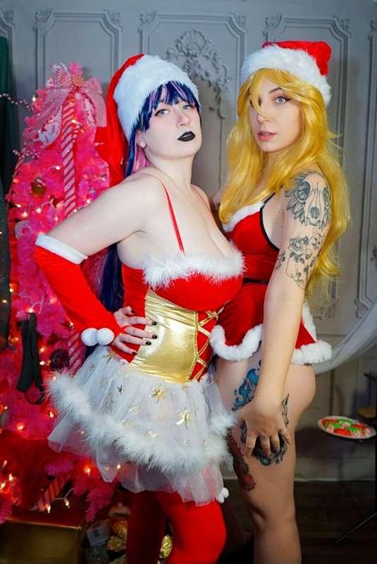 Two Christmas Ho-Ho-Hoes under the tree just for you 🎄🎁❄️ En..