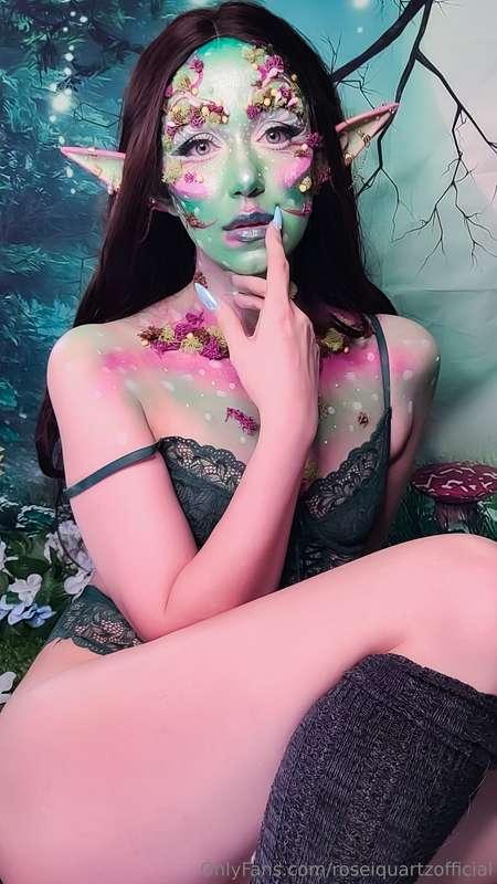 🥀 Decided to play around with face paint and moss yesterday ..