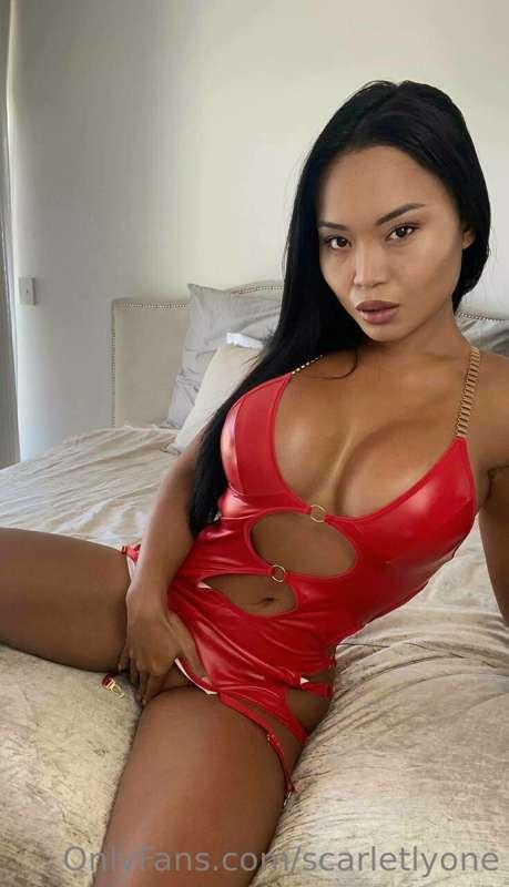Would you like a taste of my pussy? 💦🐱