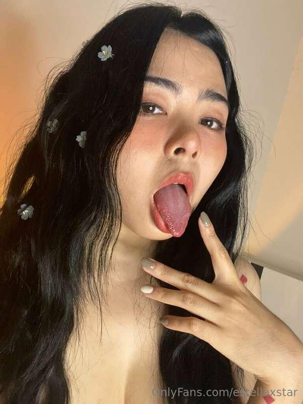 Sharpest tongue 👅🫦