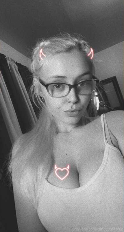 Check your DM’s for some naughty content & audio😈💦