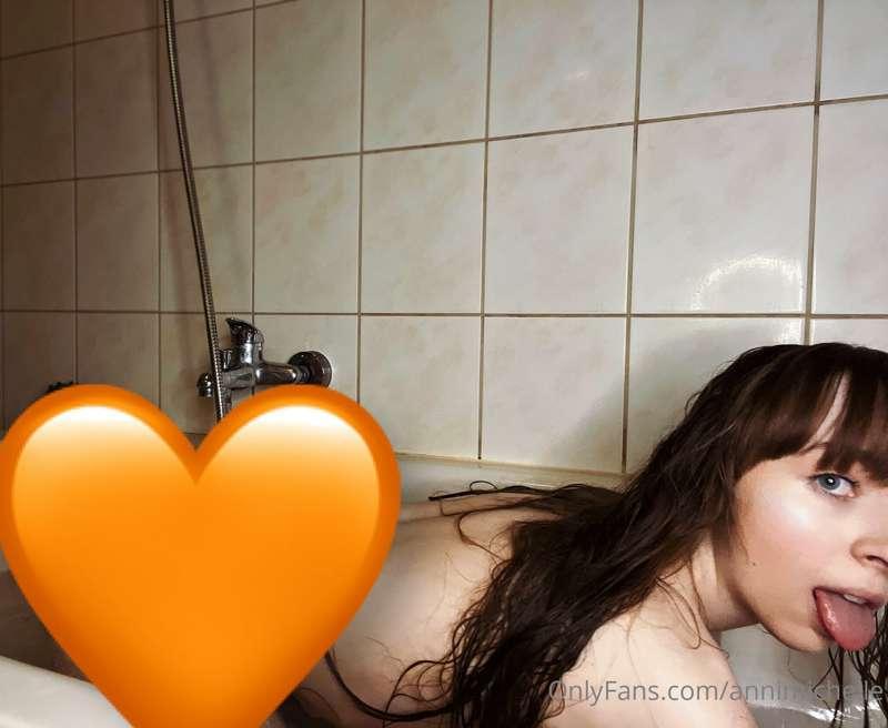 Nehm‘ mich Doggy in der Badewanne 🥵💦