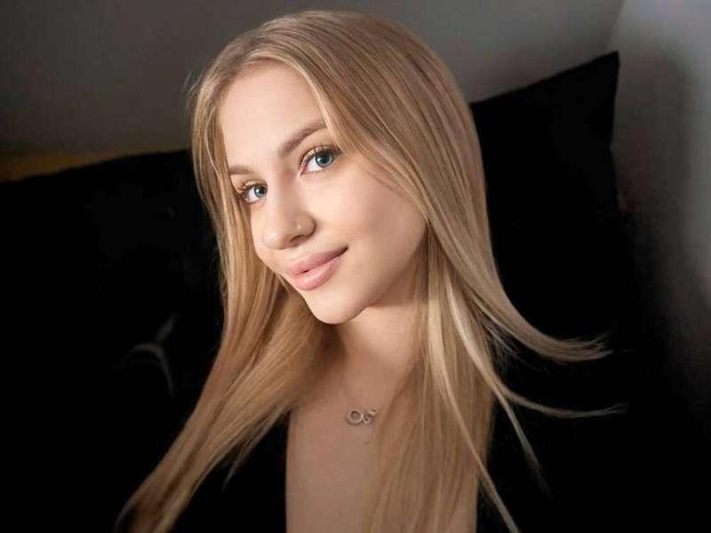 🥰Free subscription @sindy_haze 🥰 This cutie with angelic fac..