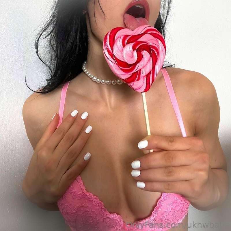 let me lick you like this lollipop🍭🫦💦 

want to see more?😈 j..