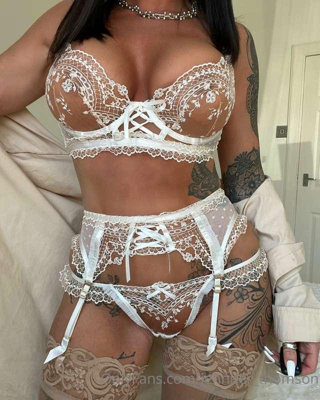 This lingerie set though!! 😍