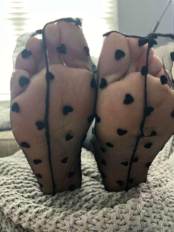 mrs_footjobqueen image #3