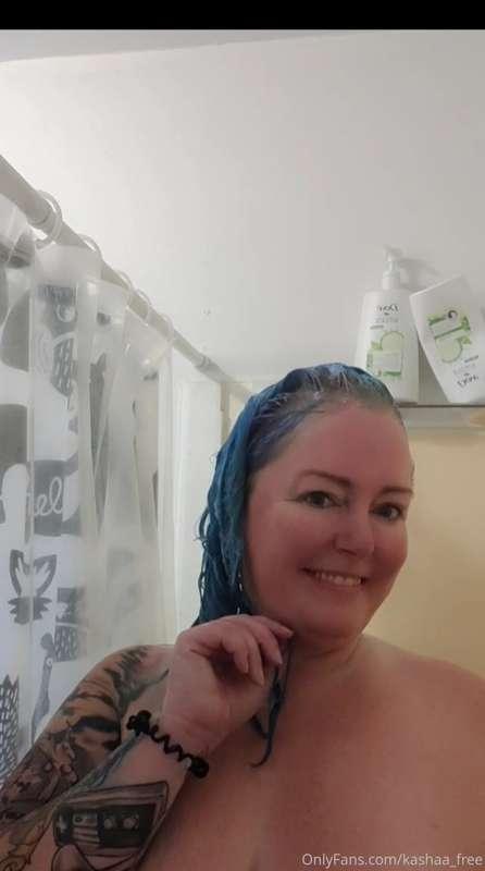 Shower funnnn 💦

Have a great Saturday!! If you want to see ..