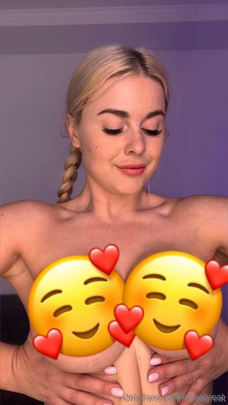 My bare breasts are so firm and seductive... I enjoy bringin..