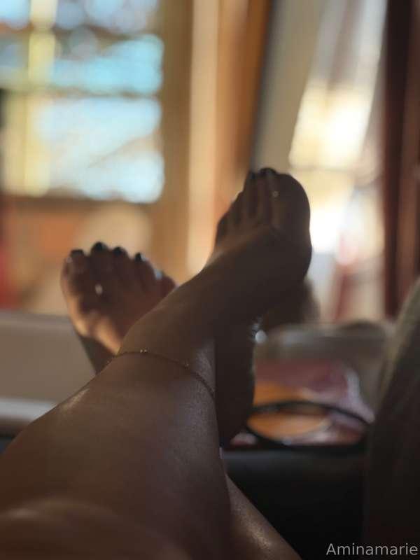 I need a foot rub so bad. 