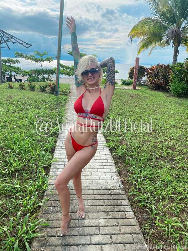 I wish you all a happy and fun week! 💋 💋 💋