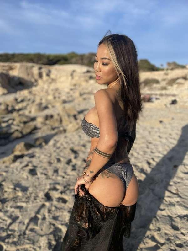 Beach girls 🥰