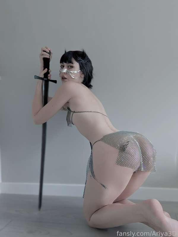 It's a chainmail girl summer ꒰⁠⑅⁠ᵕ⁠༚⁠ᵕ⁠꒱⁠˖⁠♡
Want to see what's underneath my loincloth? 

#cosplay #chainmail #fantasy