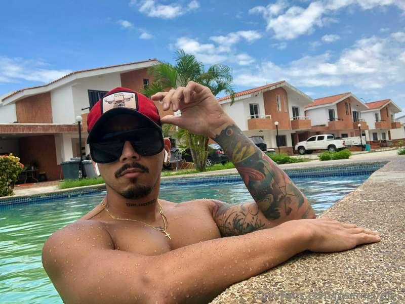 a little sun for this latino body @josemeireles