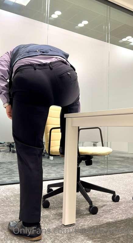 thesuitedboss image #3