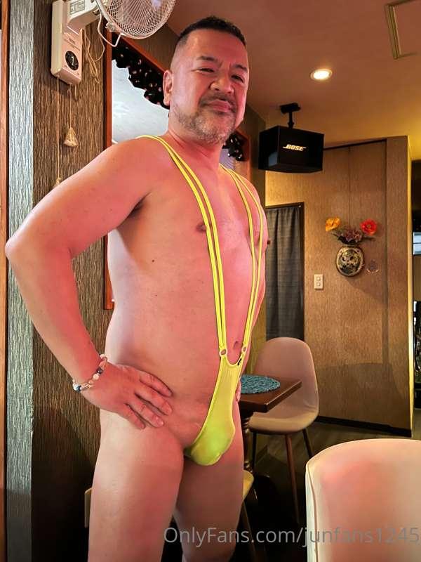 名古屋に行った時に飲み屋さんでこの格好で呑んでました。
