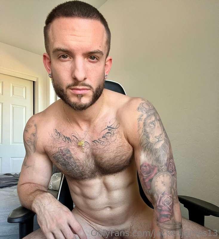 Feeling so horny right now🥵 DM me if you want a cum tribute ..