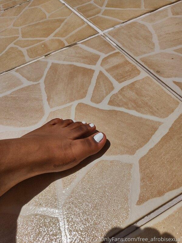 Do you have a feet fetish? ??