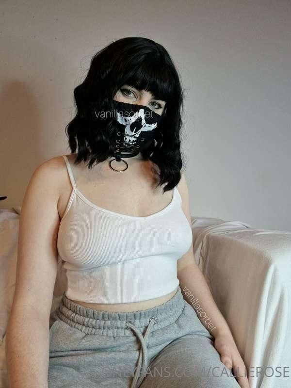 Wanna see me take it off? 😏

Get the photo in your dm when y..