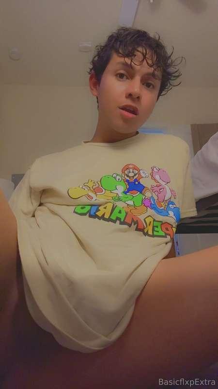 Got my waxed feel super smooth gonna take some nudes pics fo..