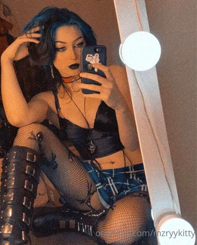 go visit @bunnycup page for some hot live streams and stunni..