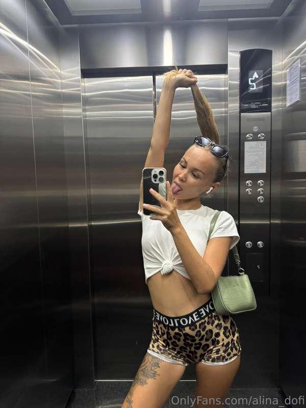 Today was all about elevator photoshoots 😂 Everywhere I went..