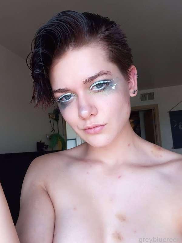 greybluegreen image #4