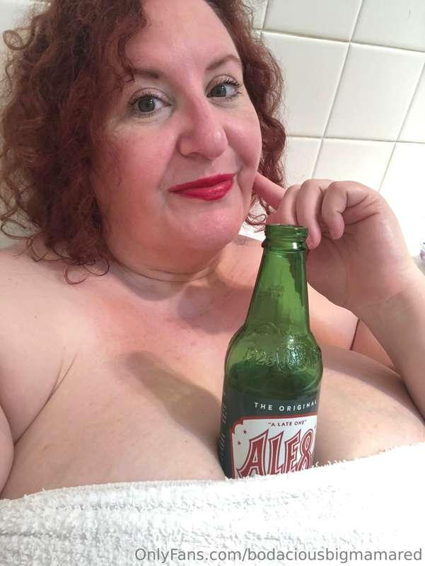 Bathtime isn’t complete without a tasty beverage. 😁