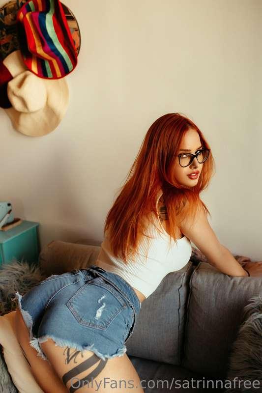 maybe i should do a cosplay of mary jane haha what u guys th..