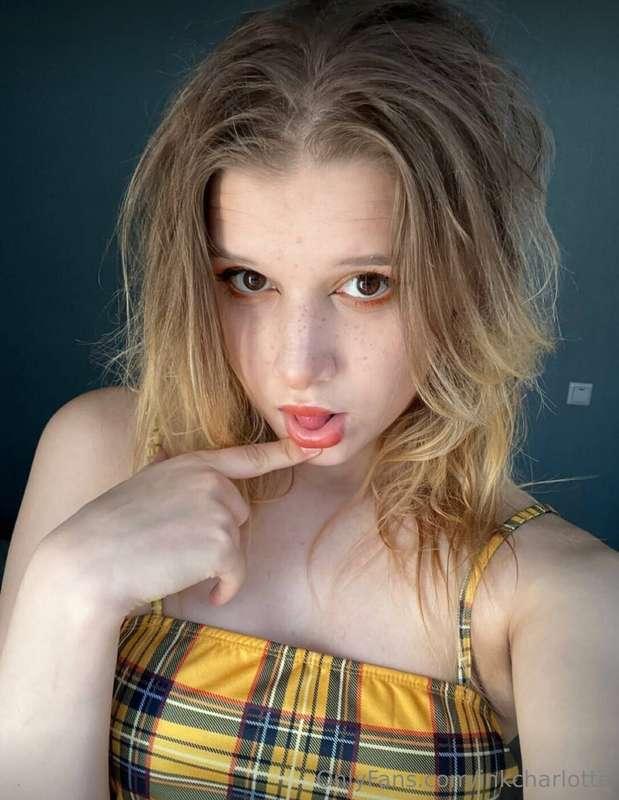 🔥𝗙𝗥𝗘𝗘 𝗢𝗡𝗟𝗬 𝗡𝗢𝗪🔥 @liliybunnygirl She like touch her pink virg..