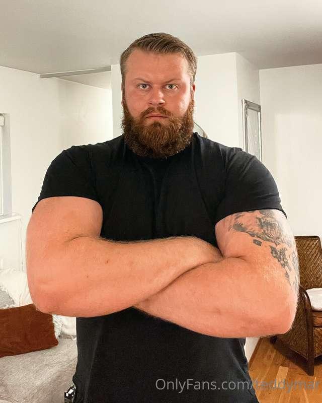 The look I give when I want you to bend down.