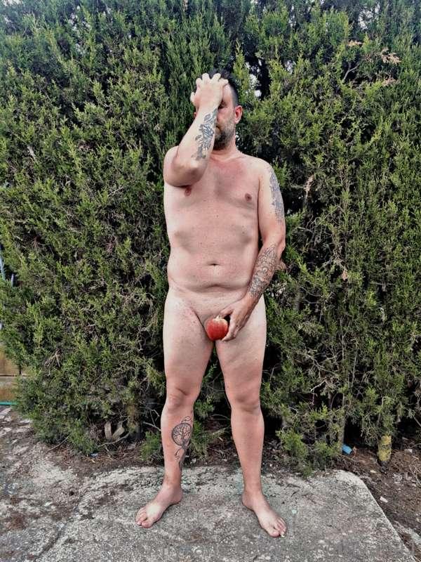 Si muerdes la manzana que pasa? 
Es una manzana de 5€ solo j..