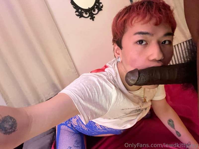 the sparkle in my eye when i’m sucking on a big dick ✨✨