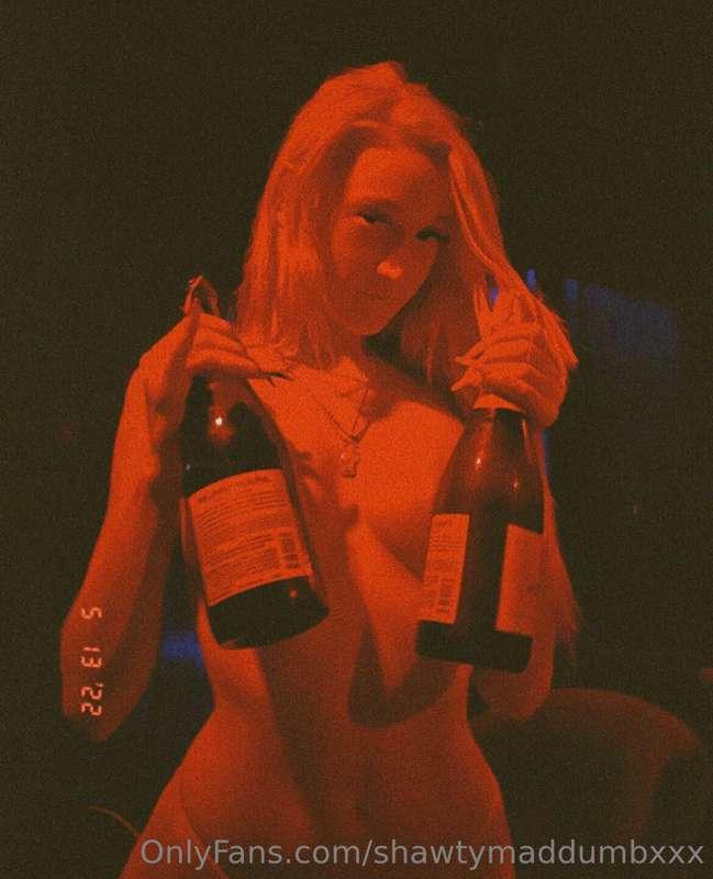 WelCUM to the after party 🥂 
keep an eye out for hot ppv vid..