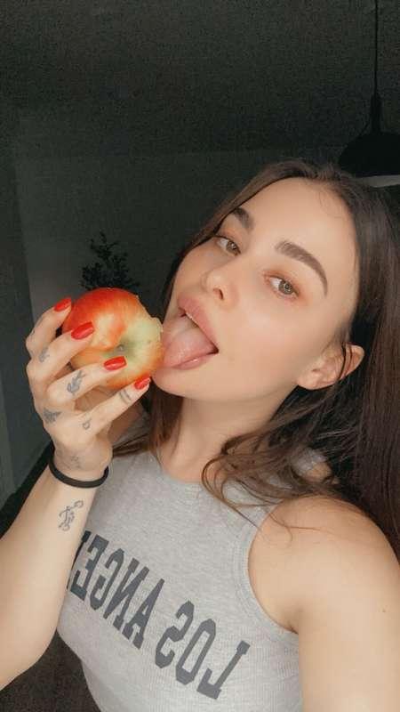 👅