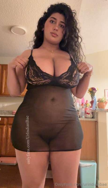 which outfit do you think looks the best on me?

btw, my bir..