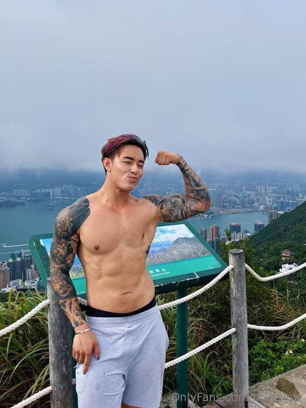 Conquered the view, now who’s ready to conquer me? 💪🌄