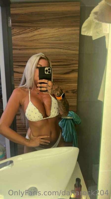 Who's ready for bikini szn? 👙