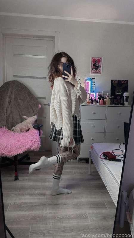 I'd like you to lift up my skirt and see what kind of panties I'm wearing, and if it turns out that I'm not wearing panties, you'll spank me to red marks ❤️


#miniature #fyp #fuckdoll #skirt #socks #cutie #daddysgirl #princess #alt