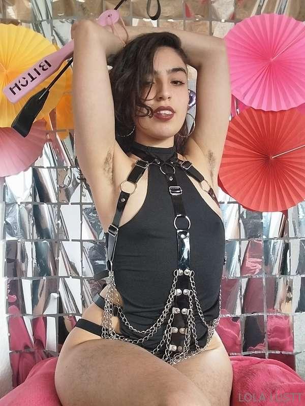 Bury your face in my hairy armpits  😋 smell them well and th..