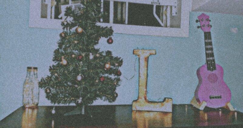 Super late this year but my tree is finally up! 

I had to d..