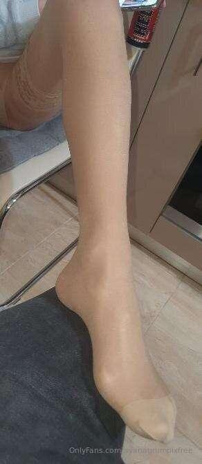 Guess where's the other leg 😏
