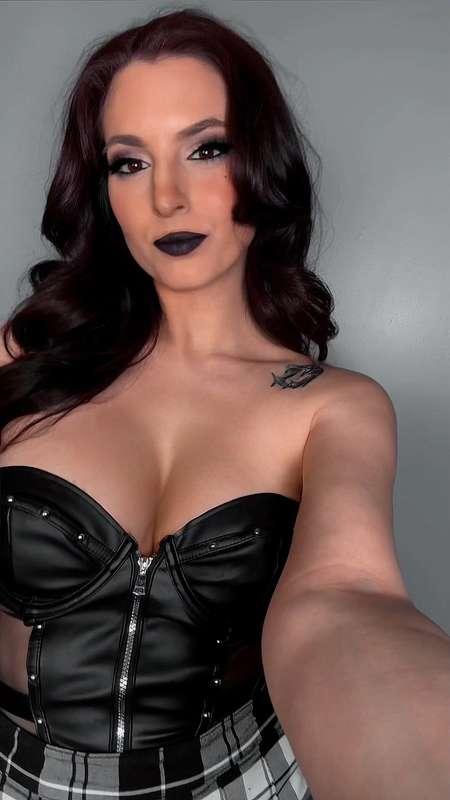 Hope to see you tune into my live show in two hours 